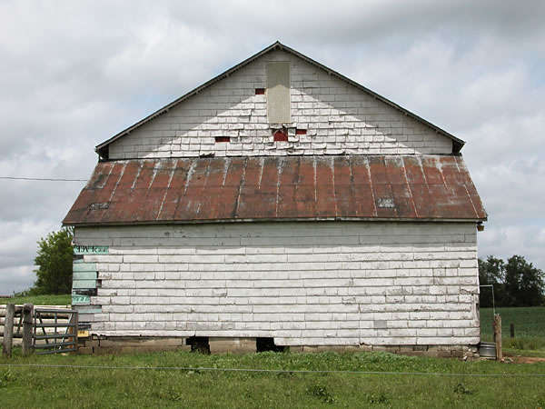 White barn, North Liberty